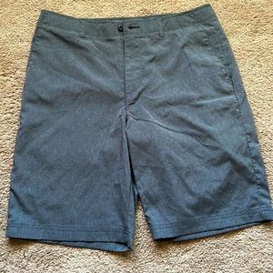 Jack Nicklaus gray flat front golf shorts